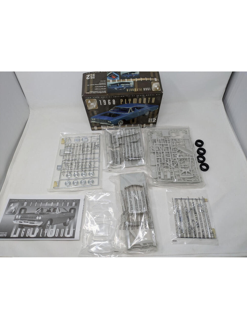 AMT Millennium 2000 Special Edition 1968 Plymouth Roadrunner 1:25 Model Kit NEW